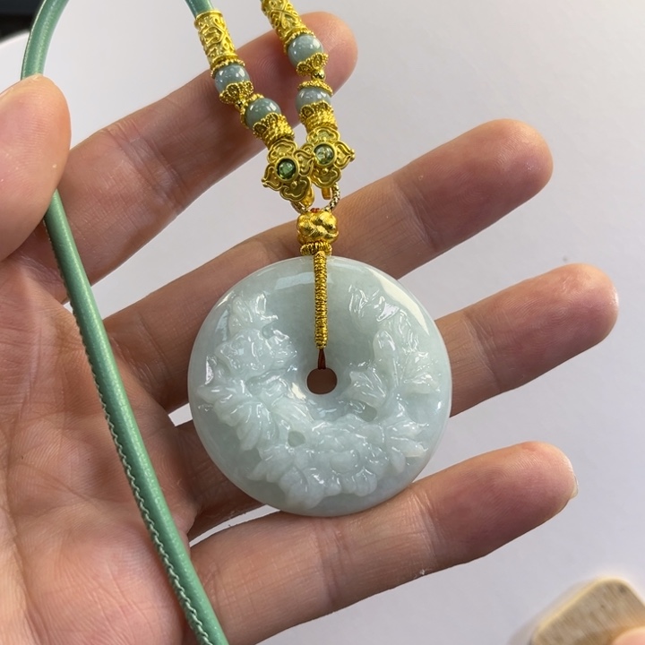 翡翠吊坠(赠链)未镶嵌代编织