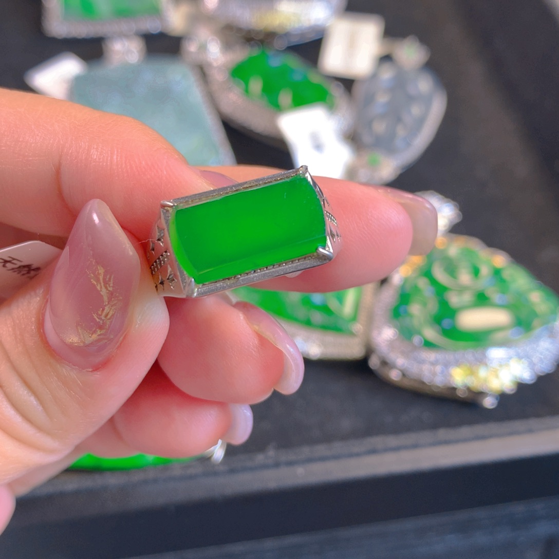 翡翠颈饰银S925镶嵌翡翠