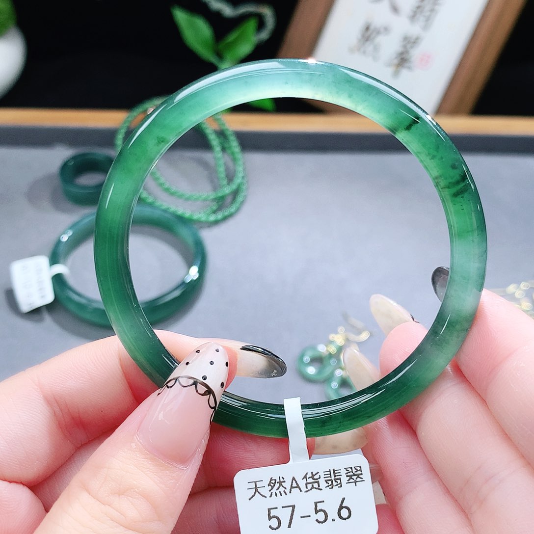 翡翠手镯（圆镯）未镶嵌