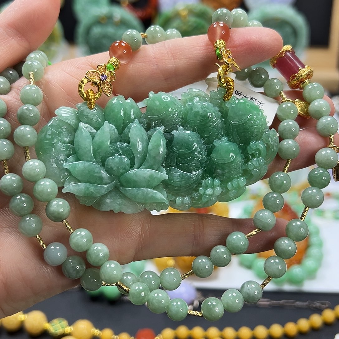 翡翠未镶嵌颈饰吊坠