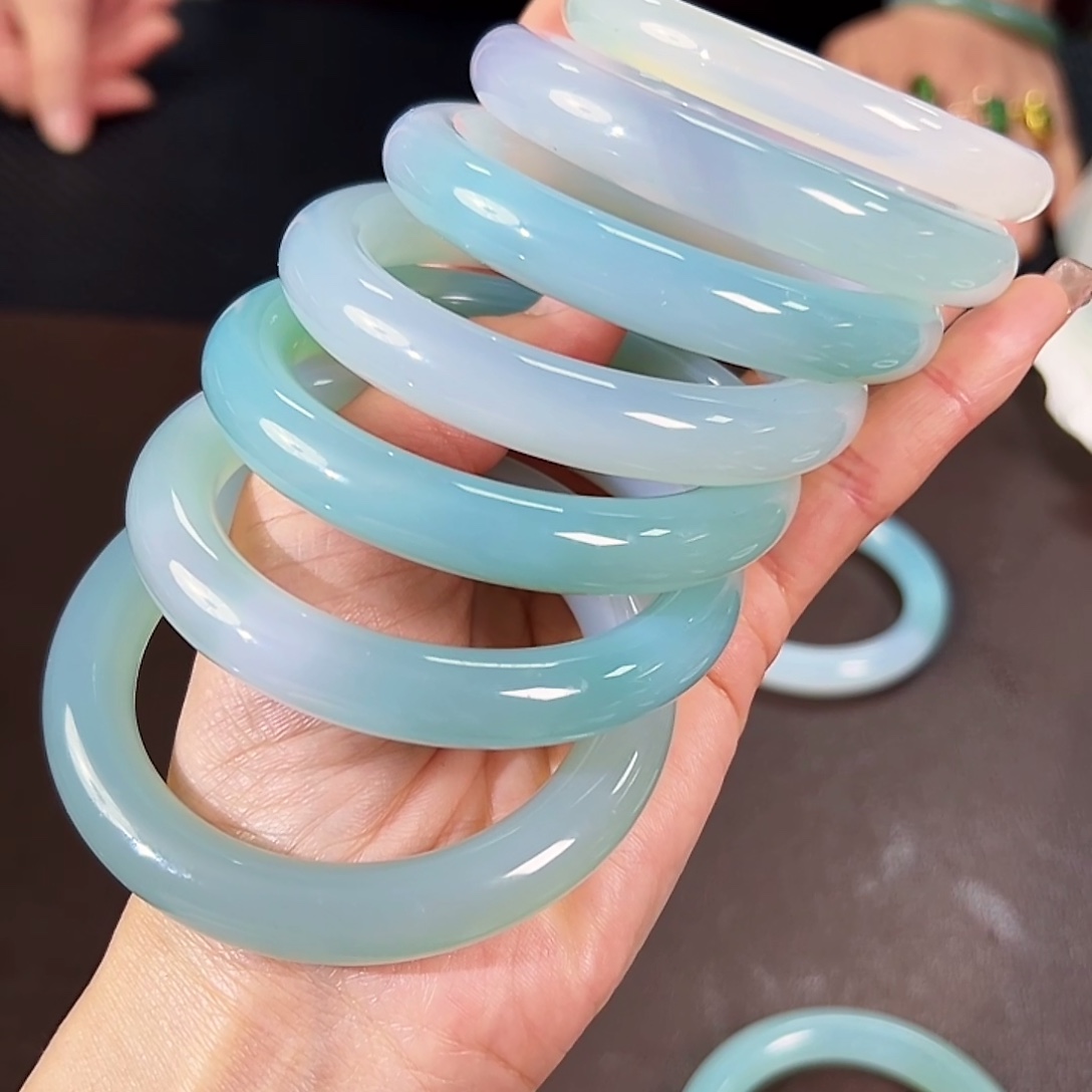 玛瑙/玉髓未镶嵌手镯发其一