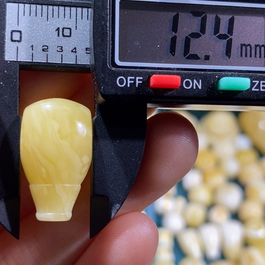 蜜蜡裸石未镶嵌配饰