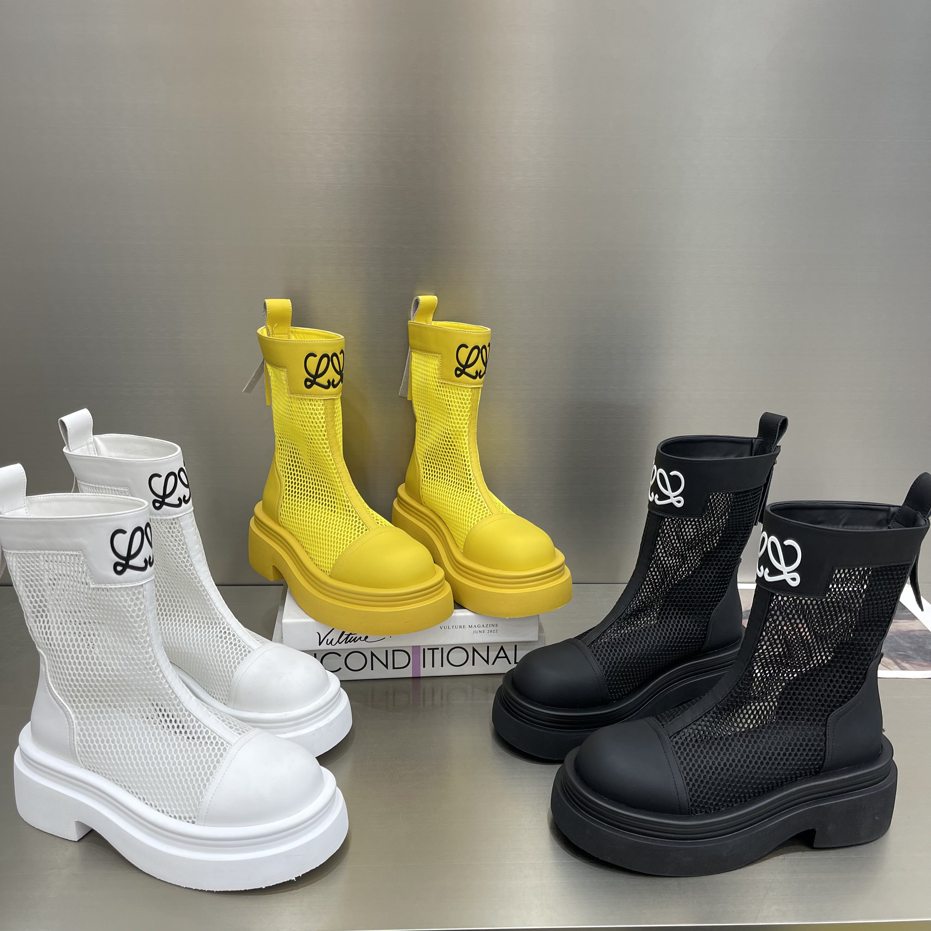 ML中跟透气夏季镂空薄款纯色马丁靴高帮百搭潮流时尚女鞋秋季