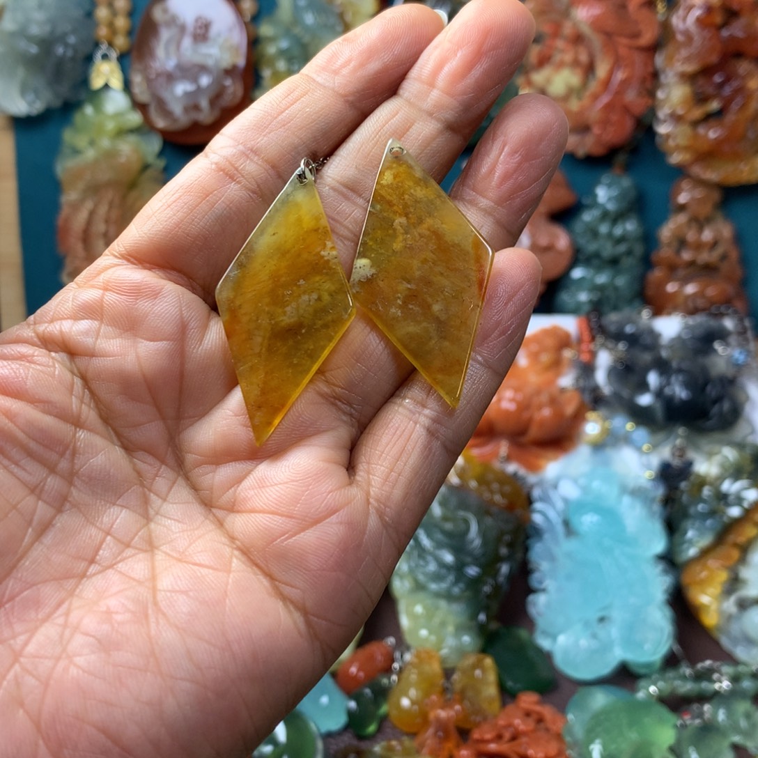 蛇纹石玉未镶嵌耳坠