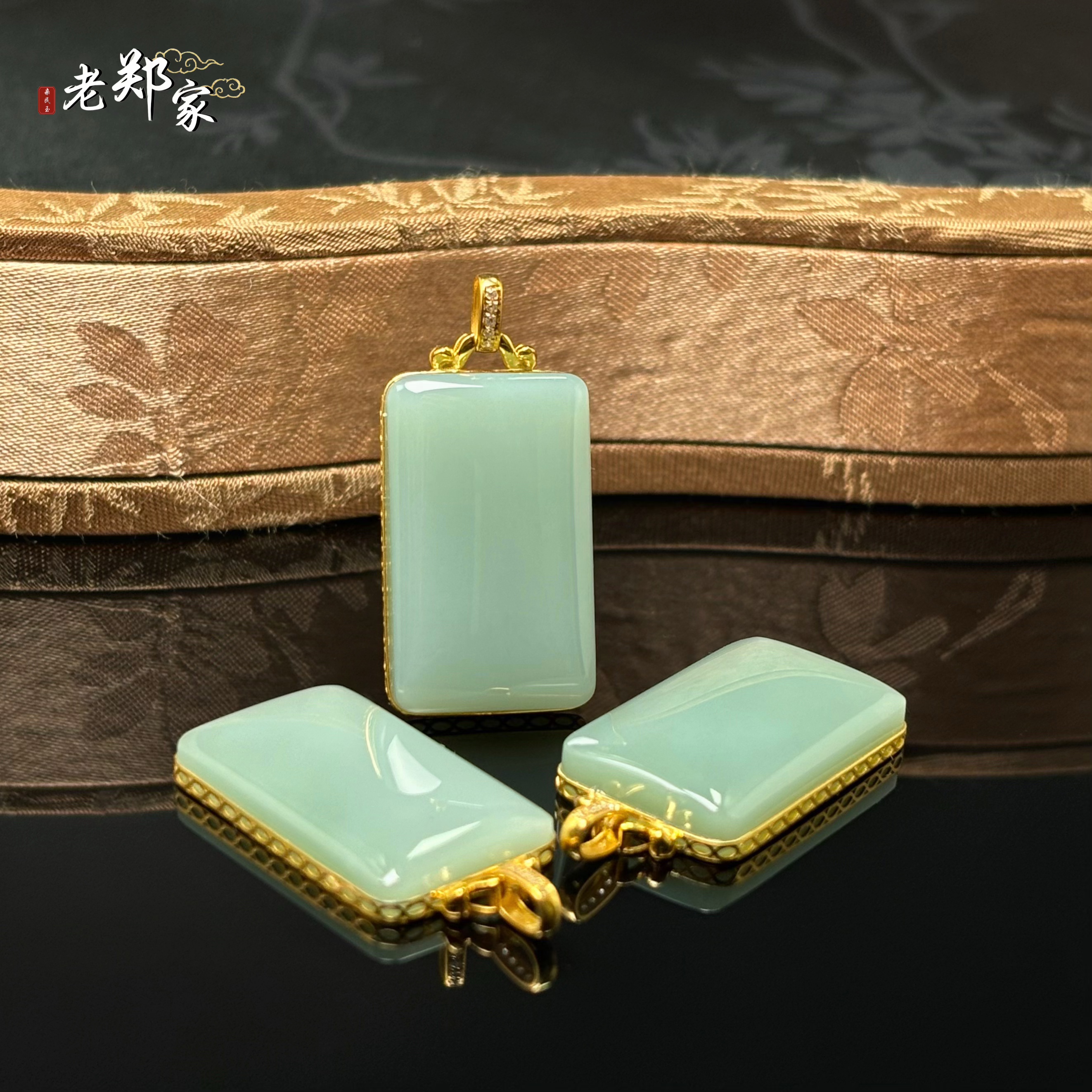 【老郑家】18k金和田玉无事牌吊坠 3219 多样性发1件 约25*15*4mm