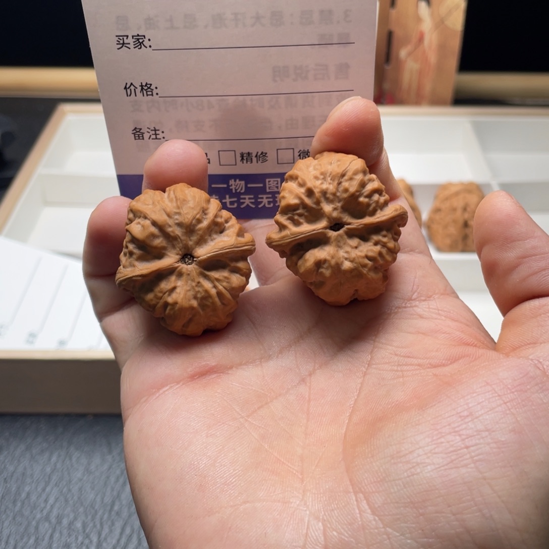 一***闪桃核吊坠s0830111111