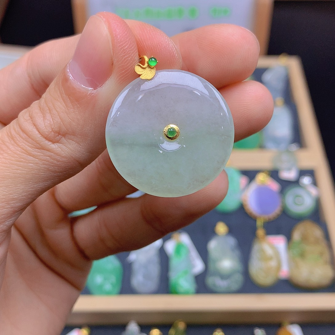 翡翠颈饰18K金镶嵌翡翠