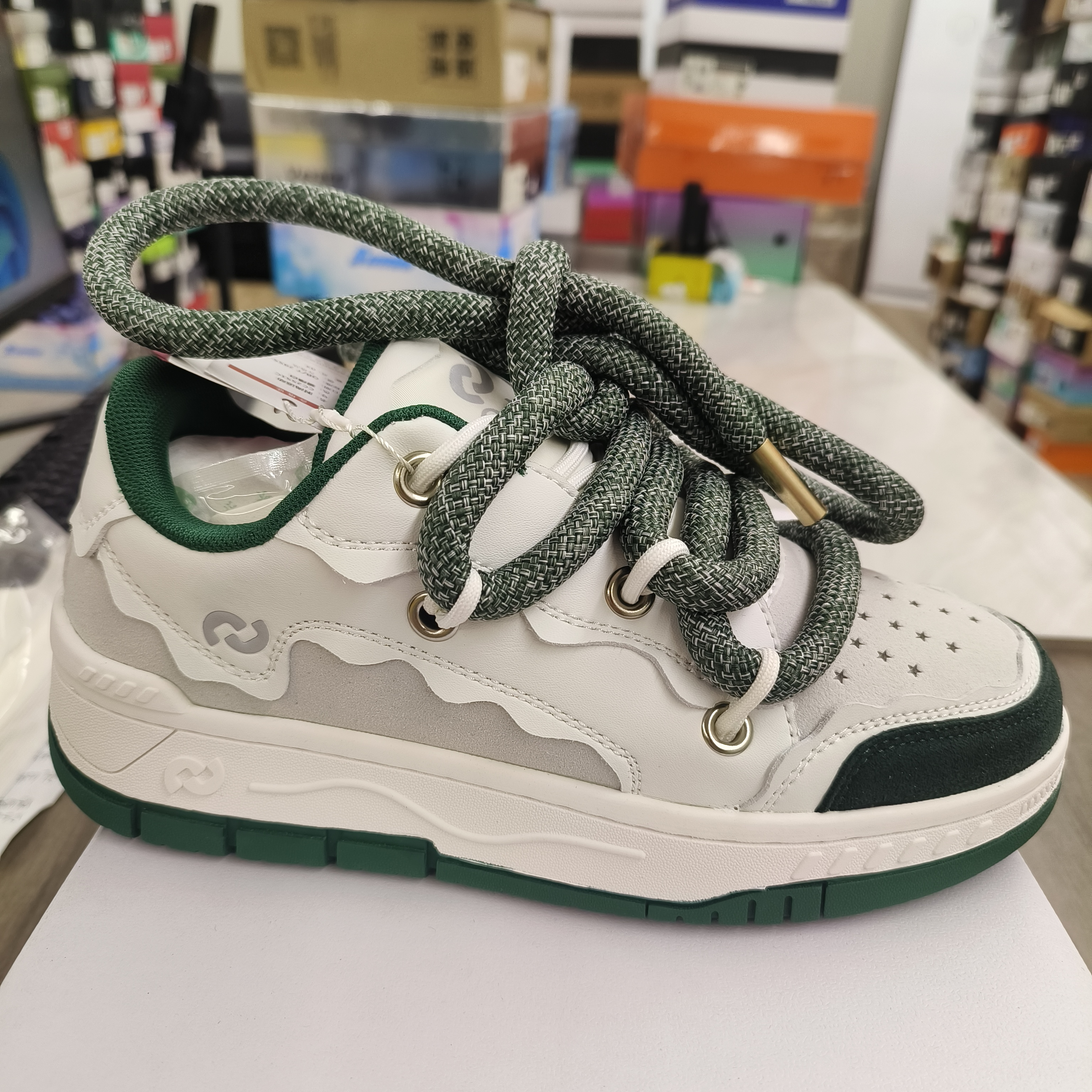 时尚百搭休闲板鞋CC2551C