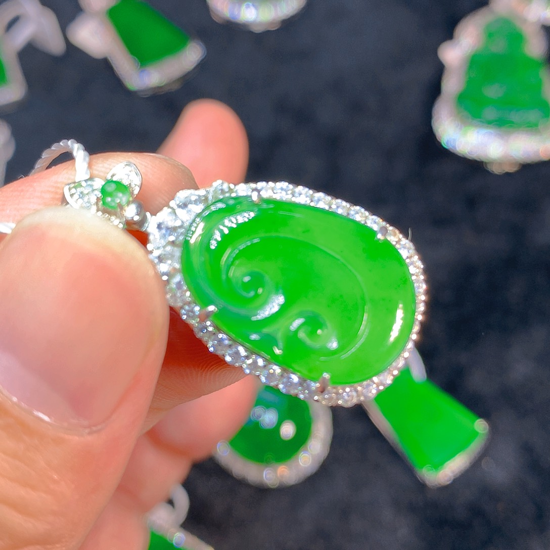 颈饰银S925镶嵌翡翠