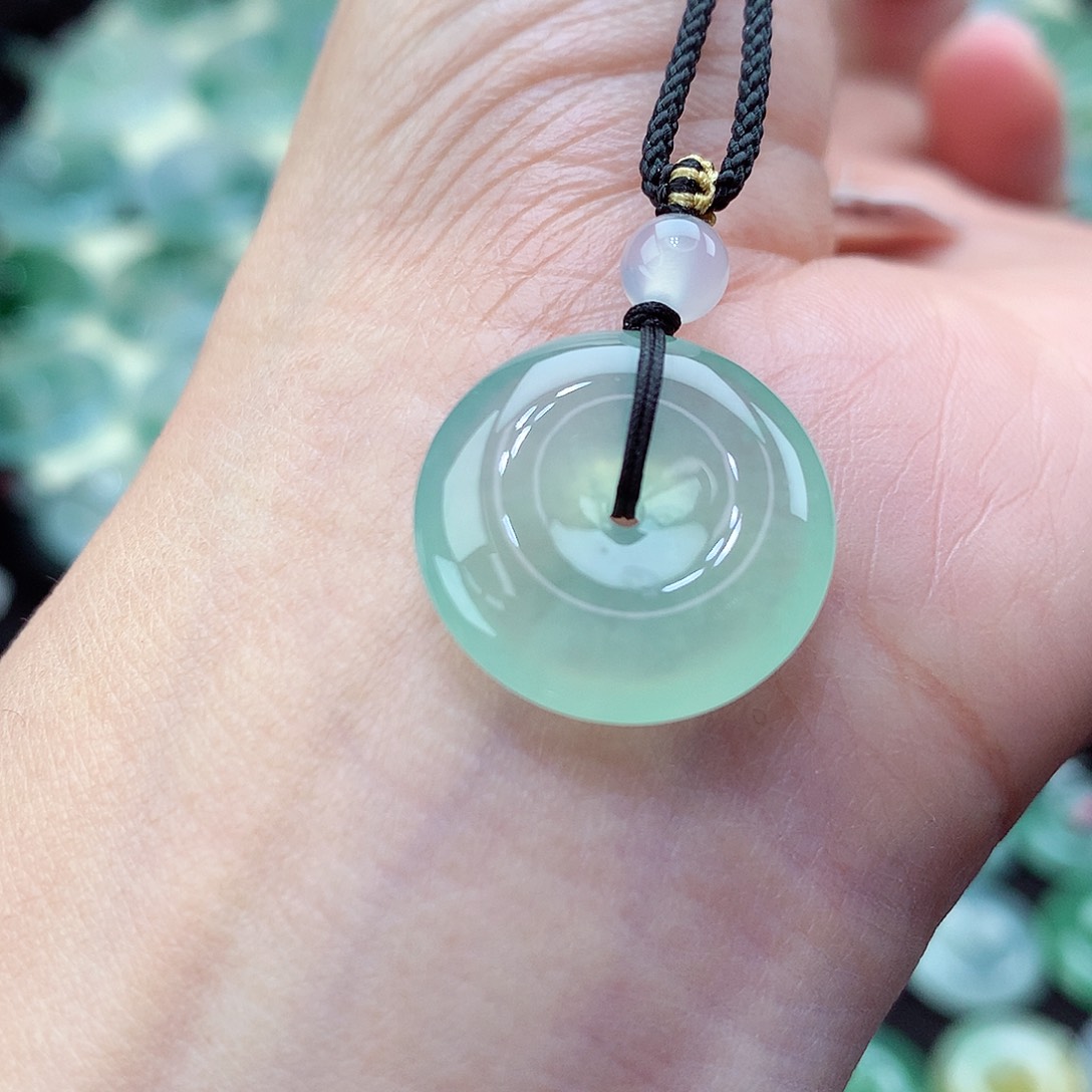 翡翠颈饰未镶嵌编号71。尺寸18.8-5.7