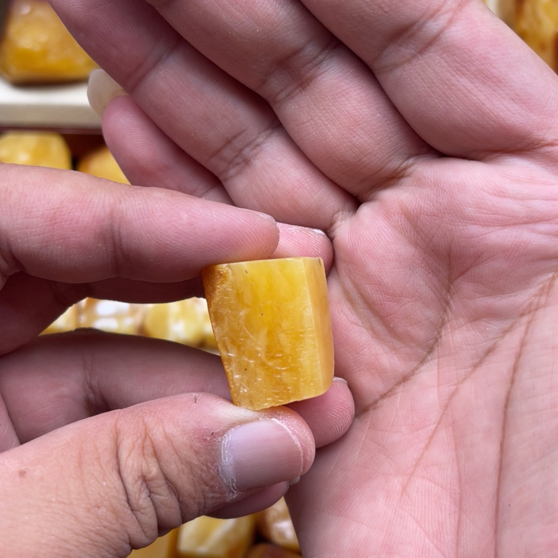 一***倒定制蜜蜡未镶嵌原石