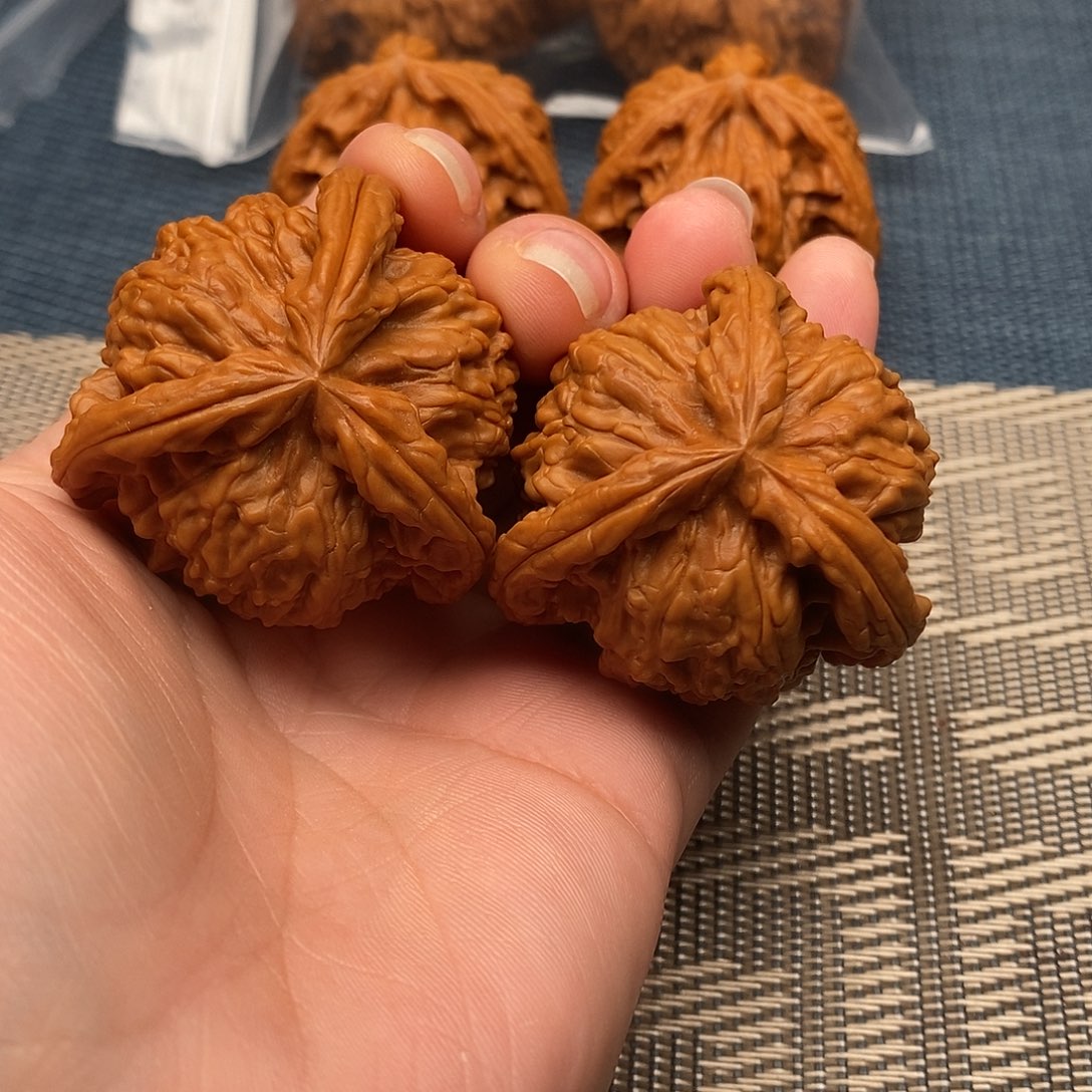 潇***洒文玩核桃吊坠三棱