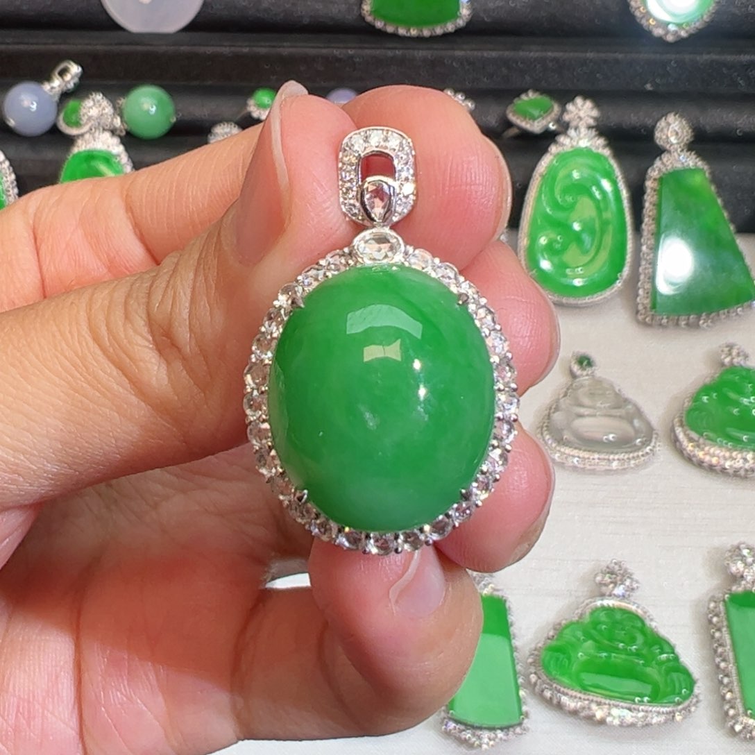 翡翠吊坠(不含链)18K金镶嵌