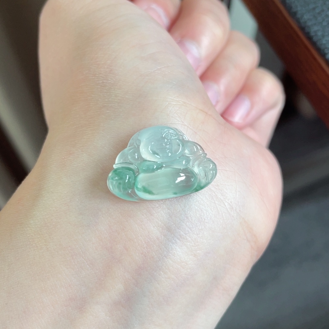 翡翠颈饰未镶嵌佛公