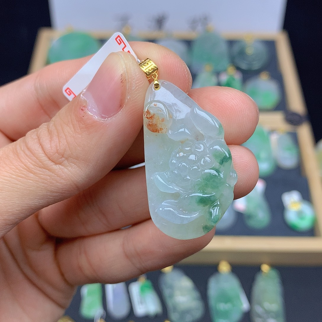 翡翠颈饰18K金镶嵌翡翠