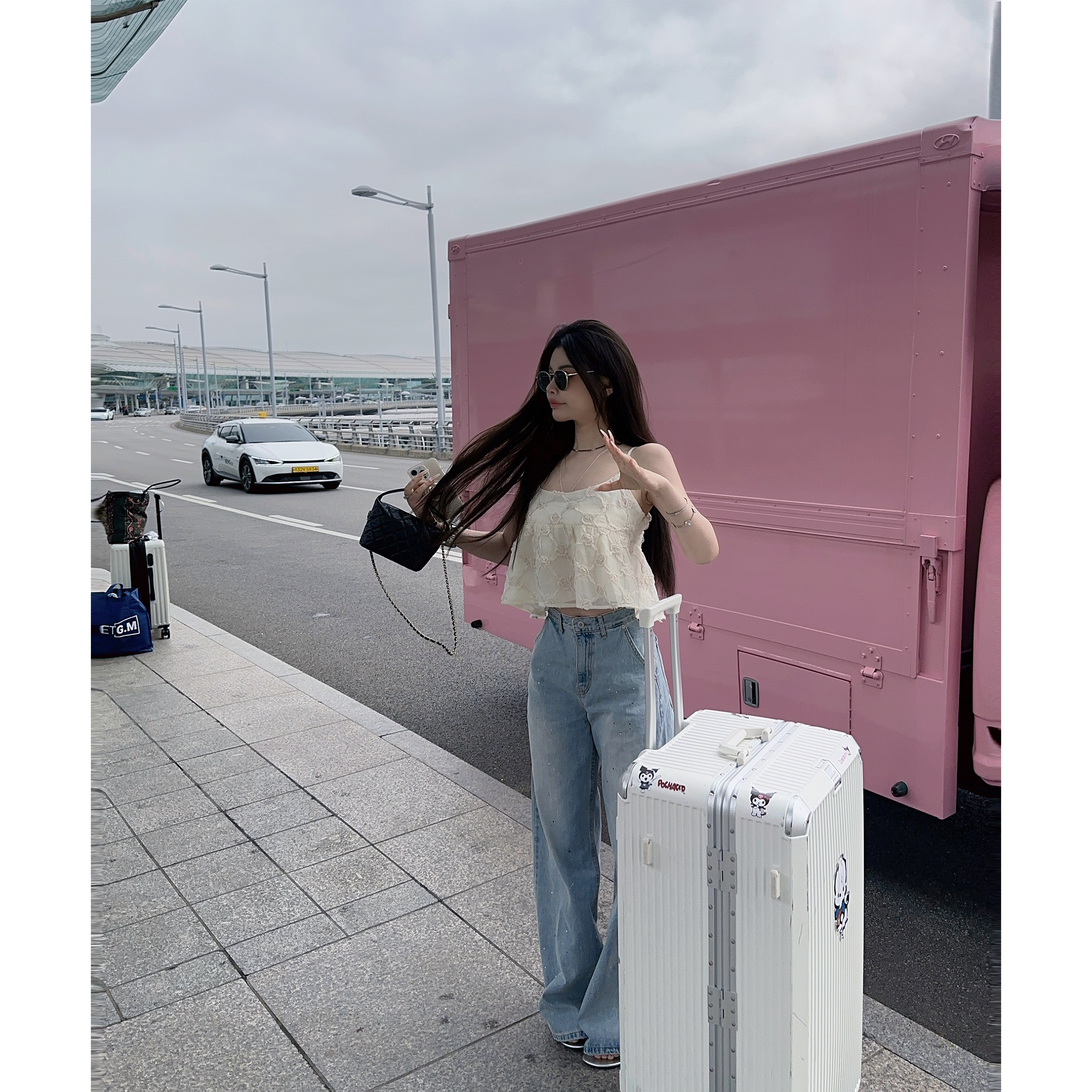 21DEGREES【泰兰德首秀】泡菜定制花朵吊带设计师款浅色喷漆牛仔裤