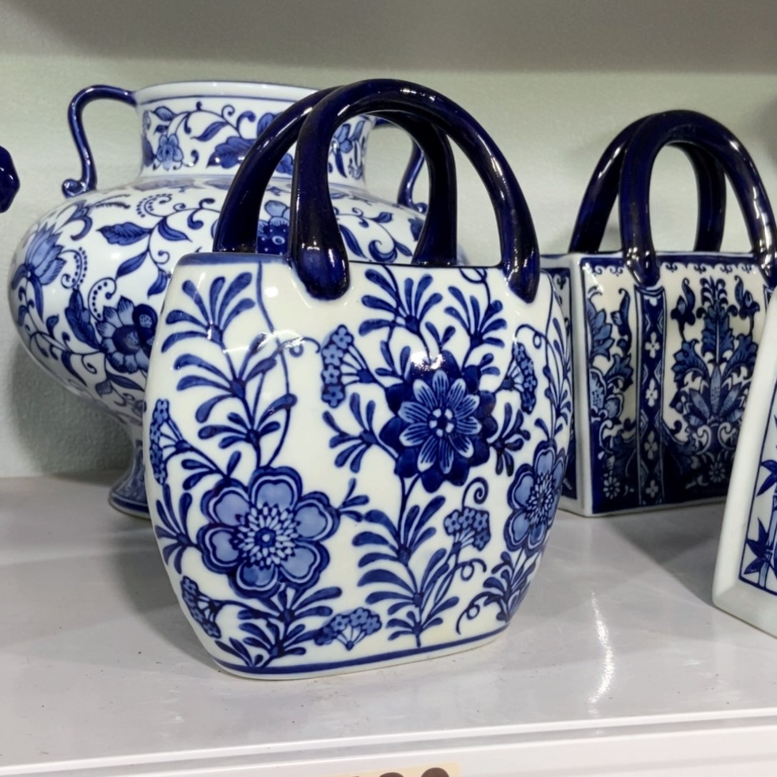 摆件花瓶手绘釉下彩