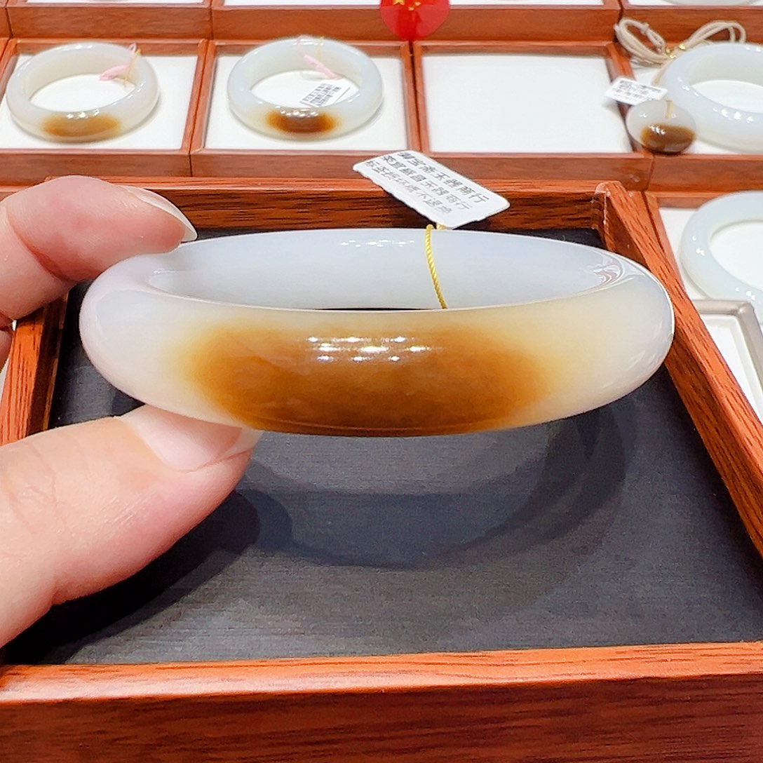 和田玉手镯未镶嵌大****8