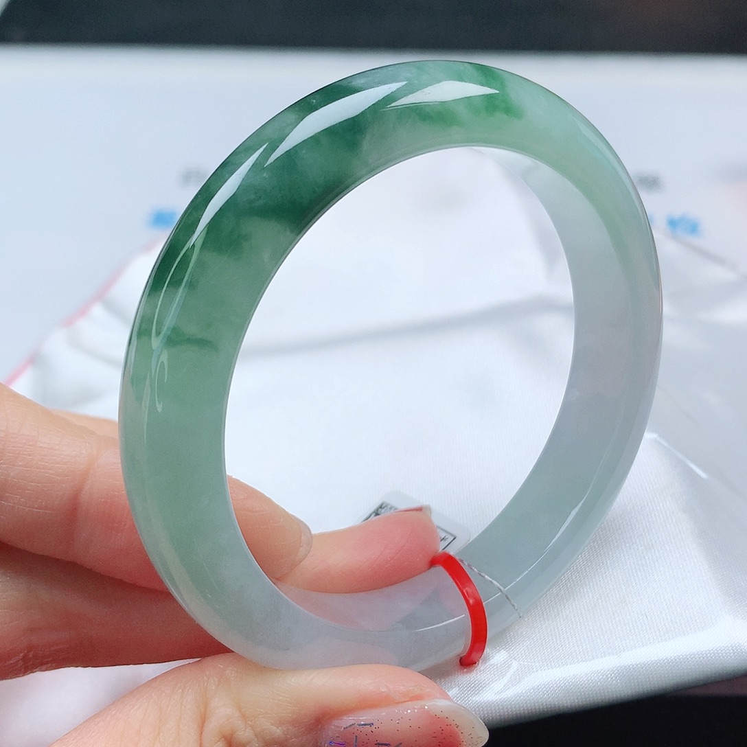 翡翠手镯未镶嵌54圈