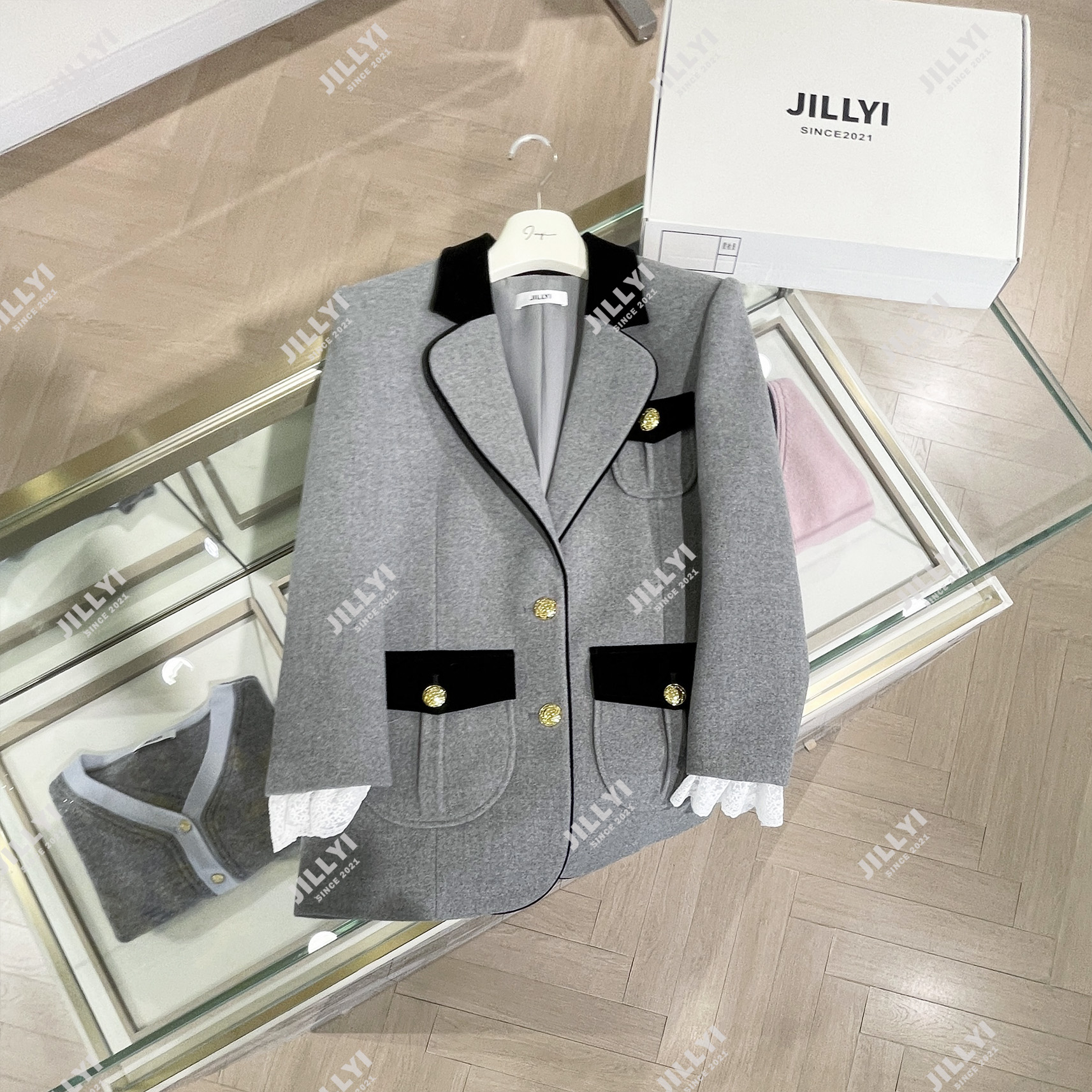 JILLYI【月神晚秋】秋冬气质灰色拼丝绒翻驳领拼蕾丝袖口外套