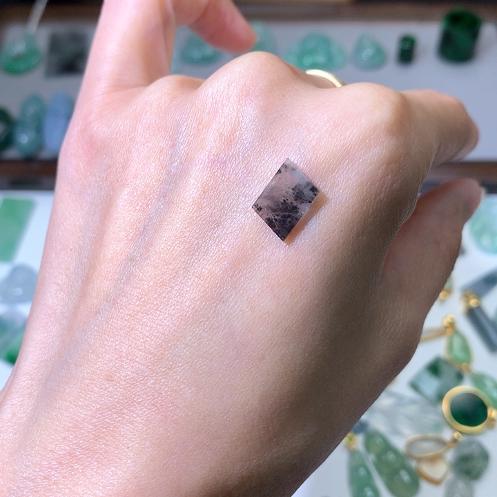 翡翠颈饰未镶嵌无事牌