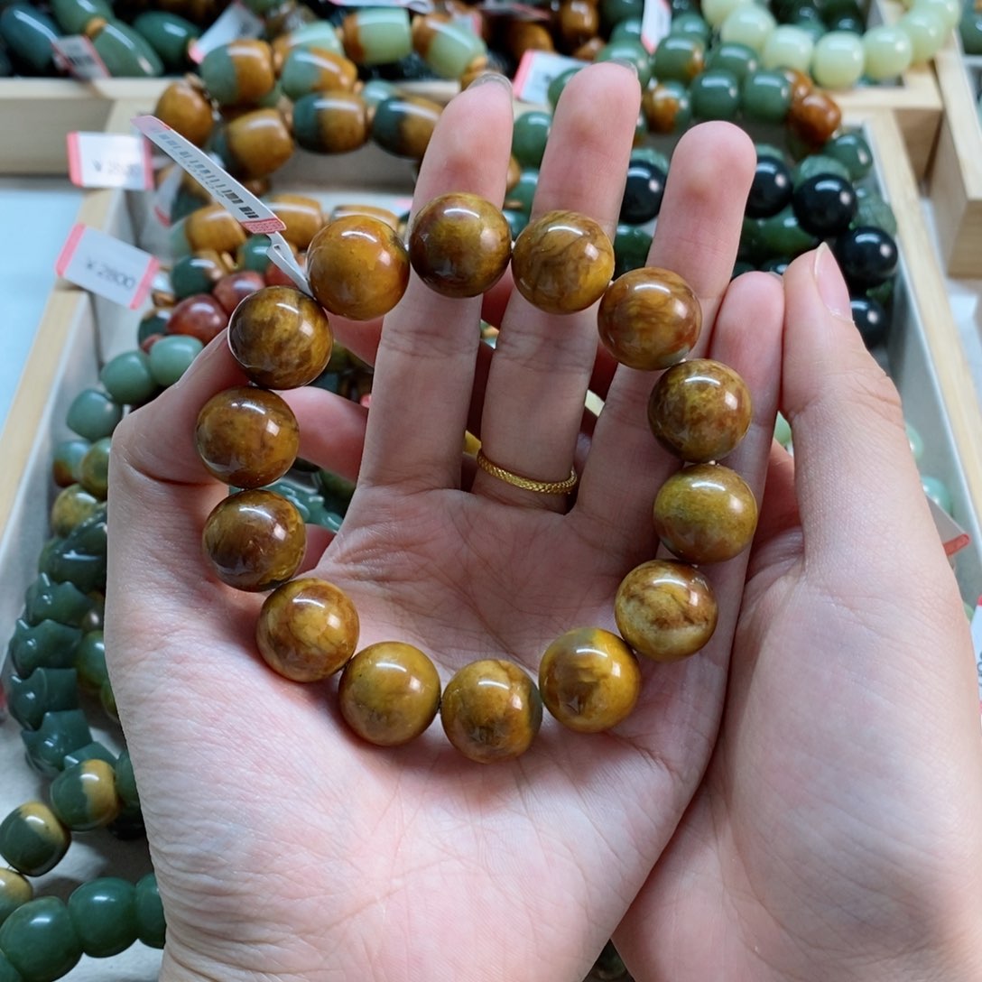 透闪石质玉手串未镶嵌