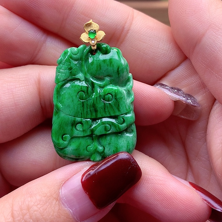 翡翠颈饰18K金镶嵌翡翠