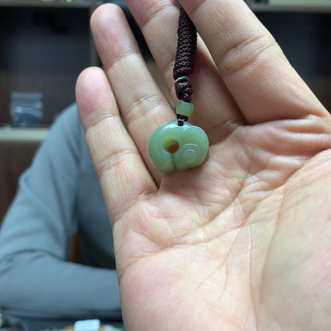 岫岩老玉（透闪石质玉）颈饰未镶嵌清*