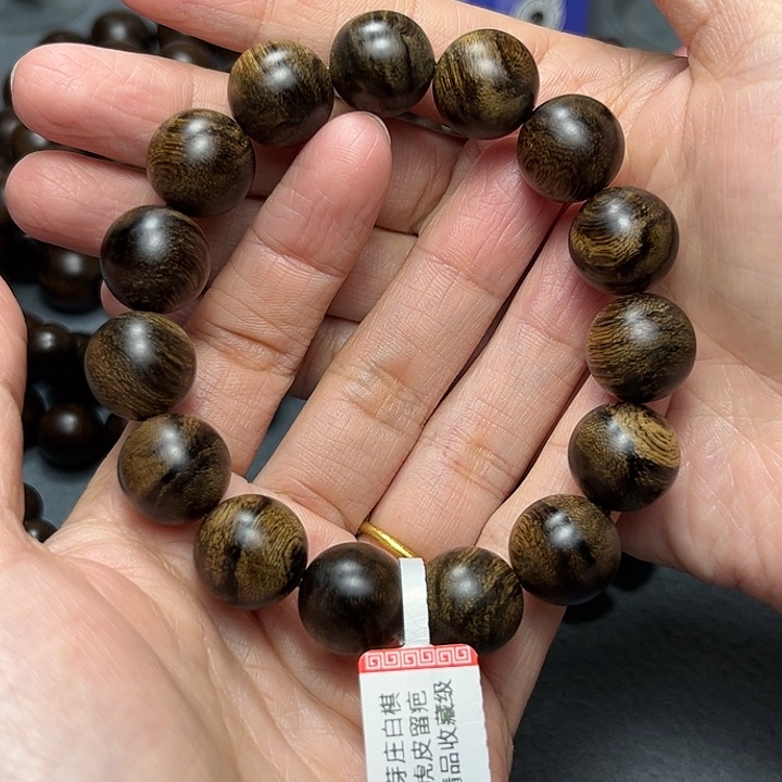 沉香手串白棋虎皮留疤