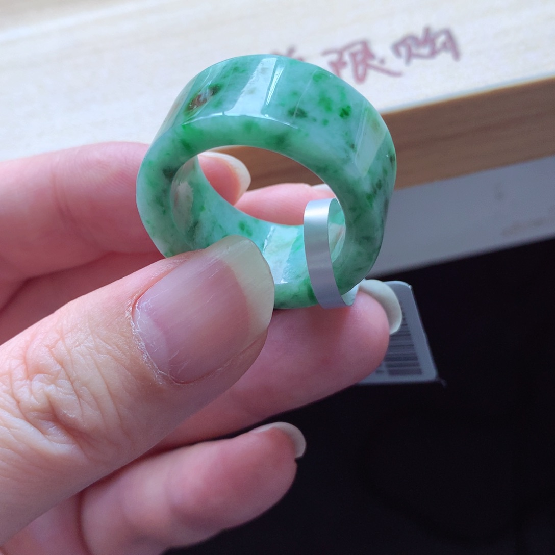 翡翠颈饰未镶嵌吊坠