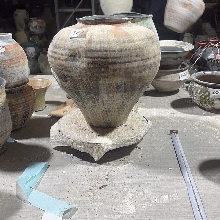 摆件陶高30，口12，无孔，166