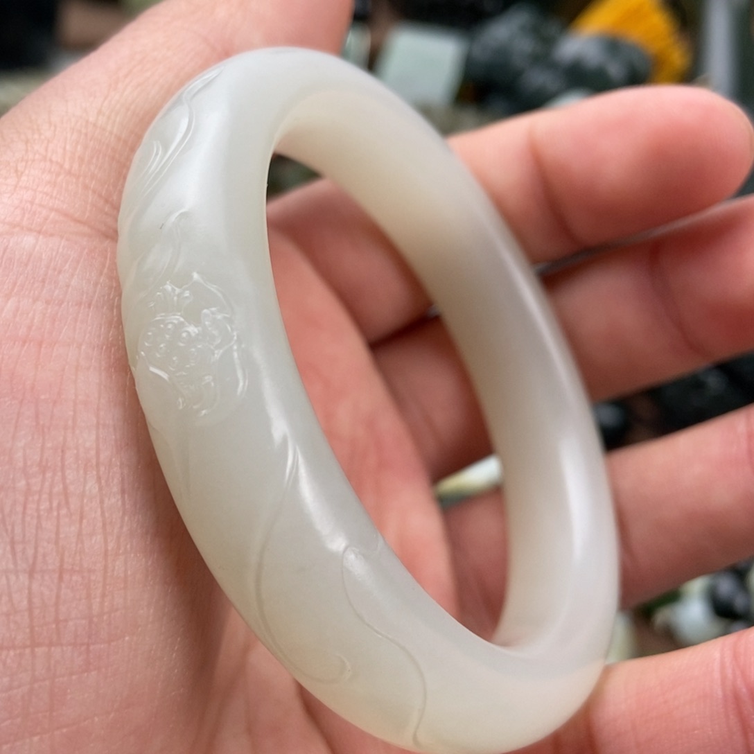 和田玉手镯未镶嵌