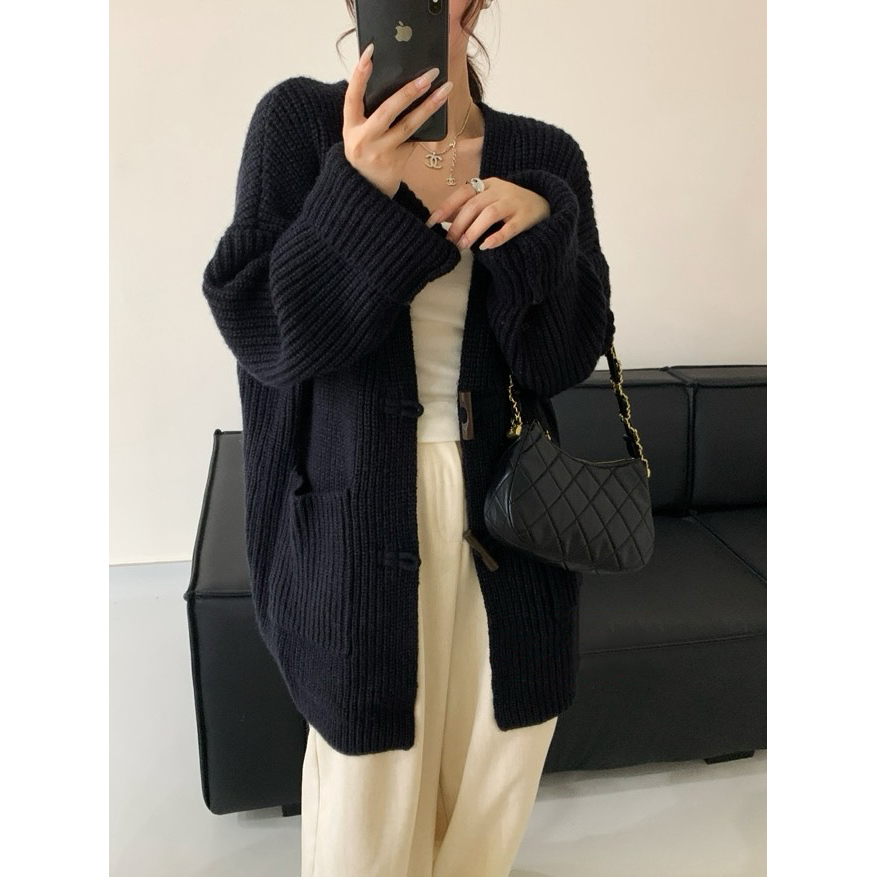 玲姐定制-中长款V领慵懒风牛角扣大毛衣宽松针织外套单样Q 424634