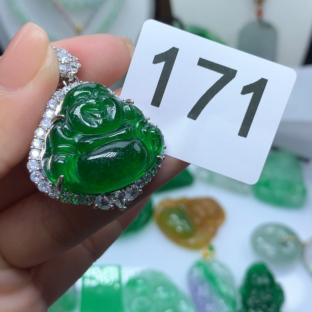 翡翠吊坠(赠链)未镶嵌