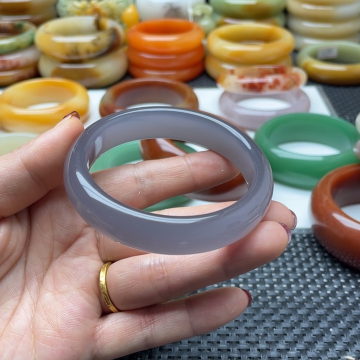 石英质玉手镯未镶嵌