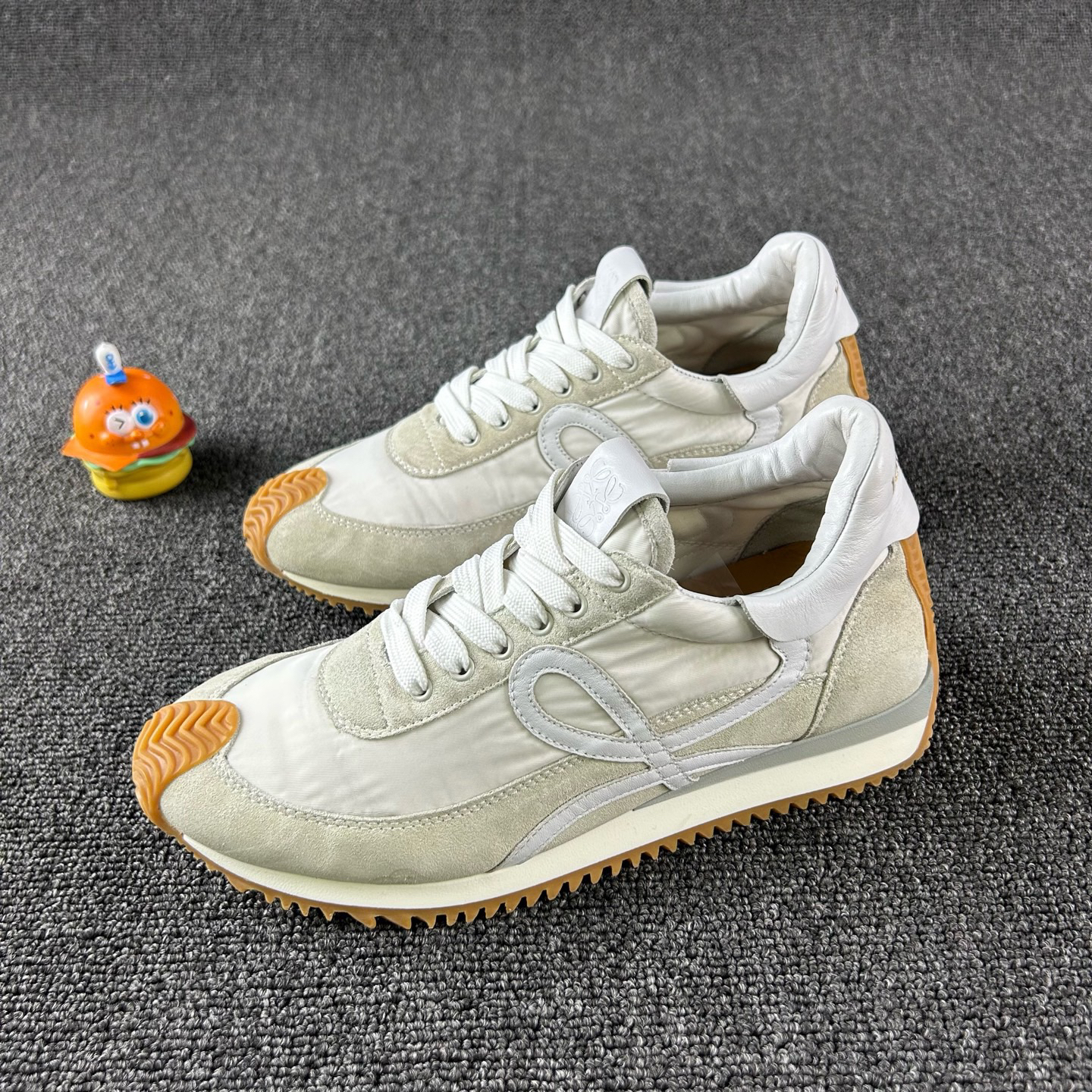95新 LOEWE/罗意威 灰色阿甘鞋36码 HB5005