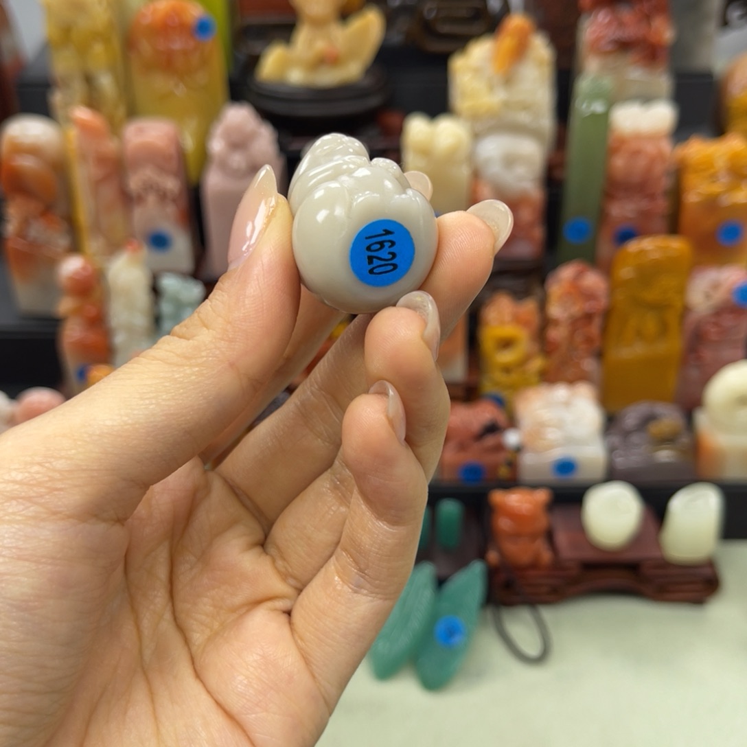 昌化石印石总****朕1620。        