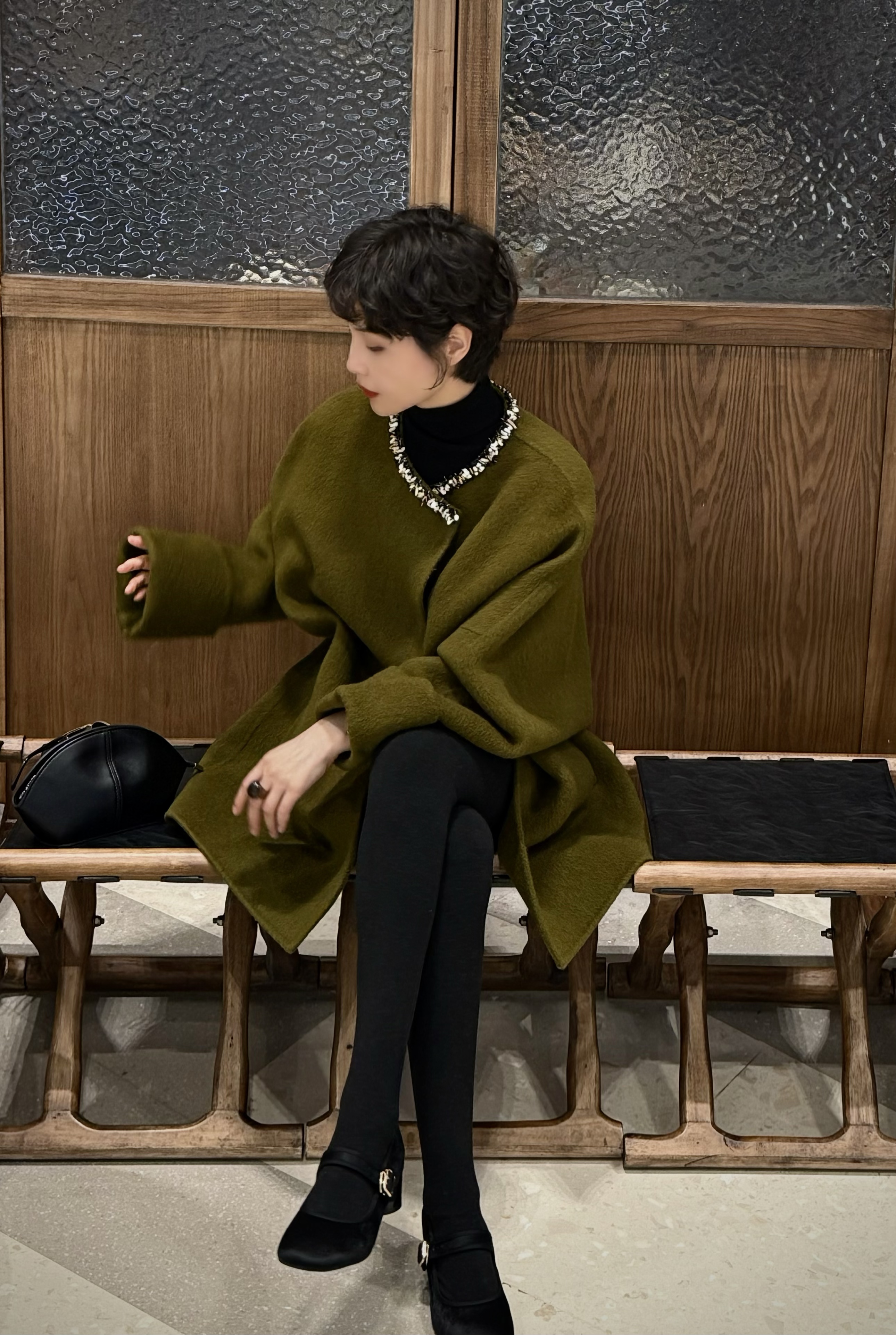 2025秋冬新款女装珠片领牦牛绒绵羊毛大衣复古红色宽松气质