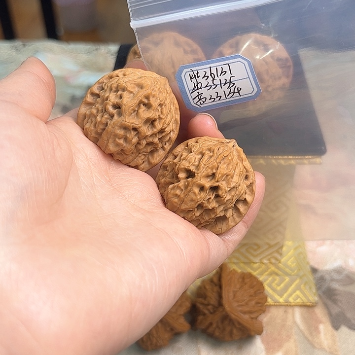 文玩核桃把件非嫁接元宝