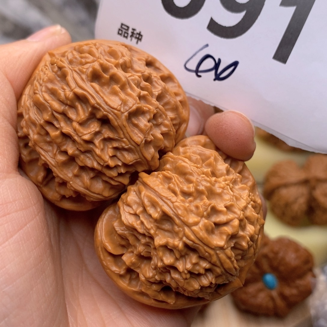 文玩核桃吊坠691号44白