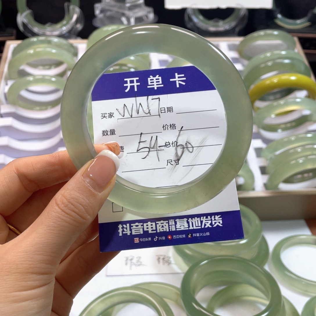 蛇纹石玉未镶嵌手镯?***