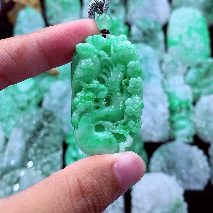 吊坠(不含链)未镶嵌翡翠