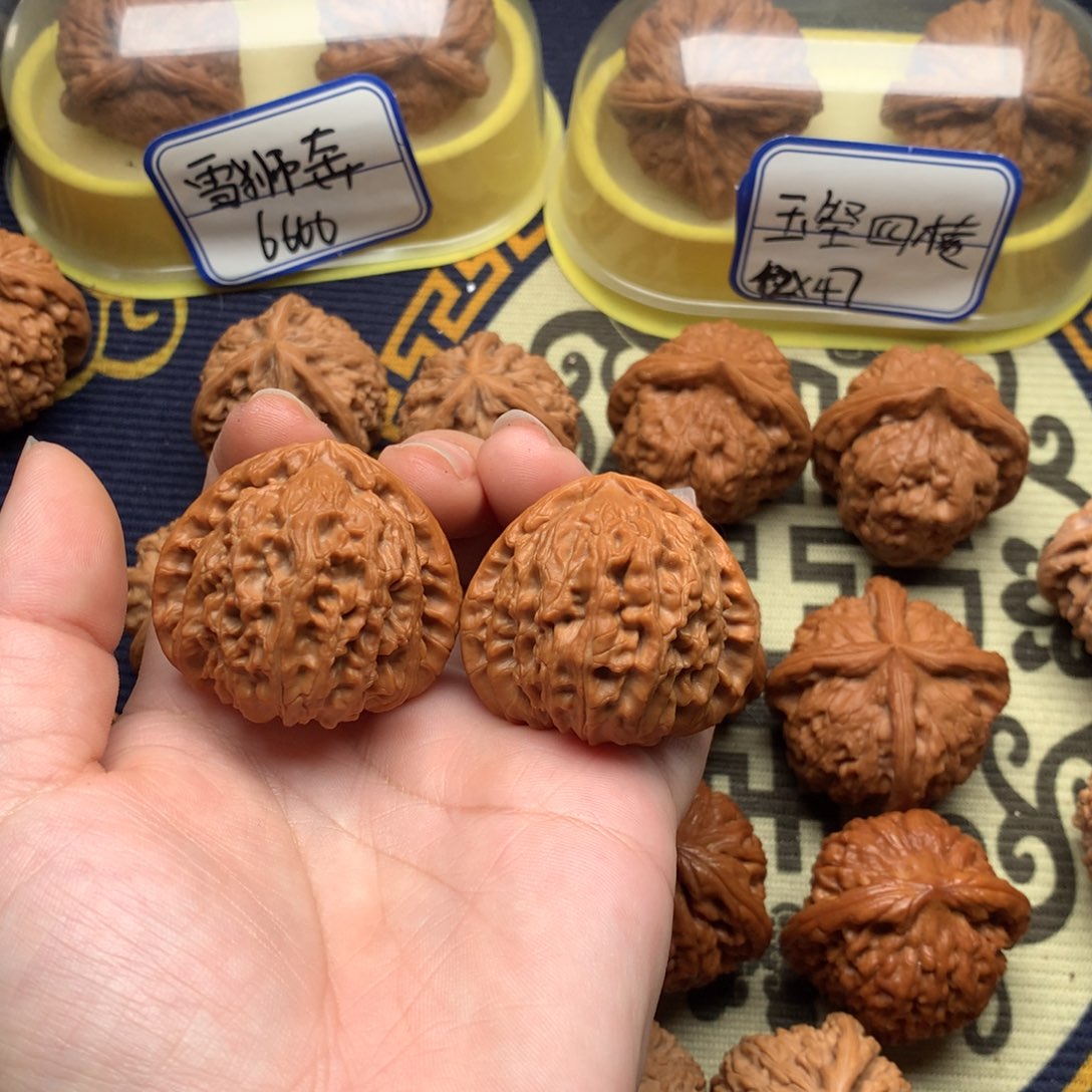 文玩核桃吊坠39三角白