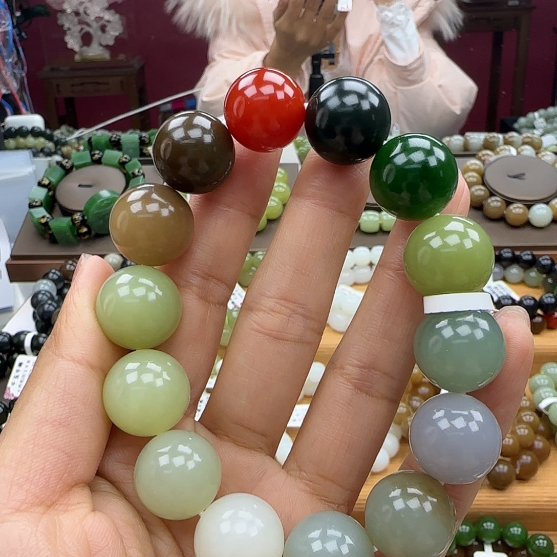 爱***倪和田玉未镶嵌手链