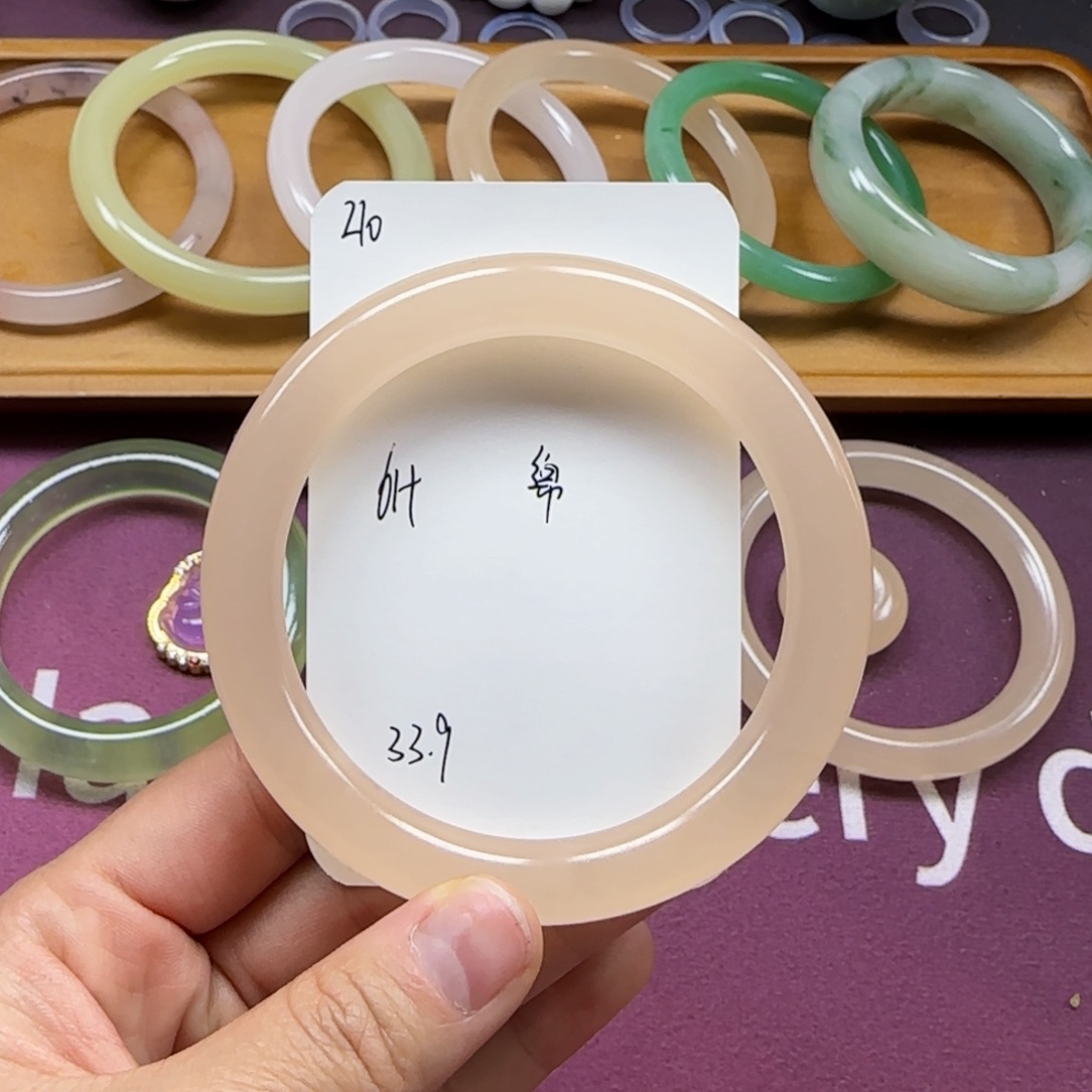 石英质玉手镯未镶嵌210
