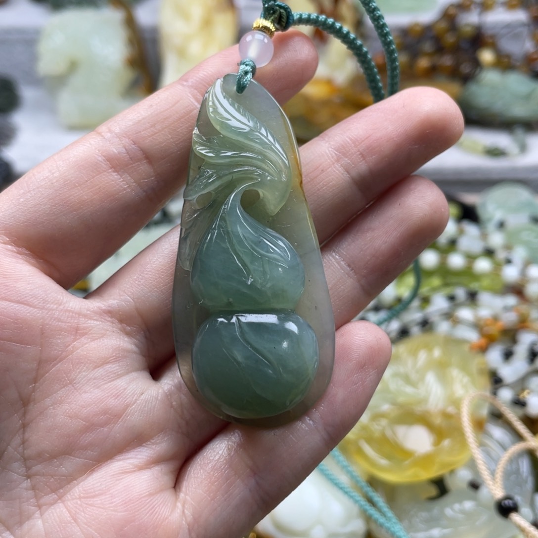 蛇纹石玉未镶嵌吊坠