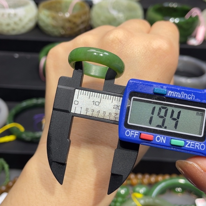 和田玉手镯57圈口 编号92未镶嵌