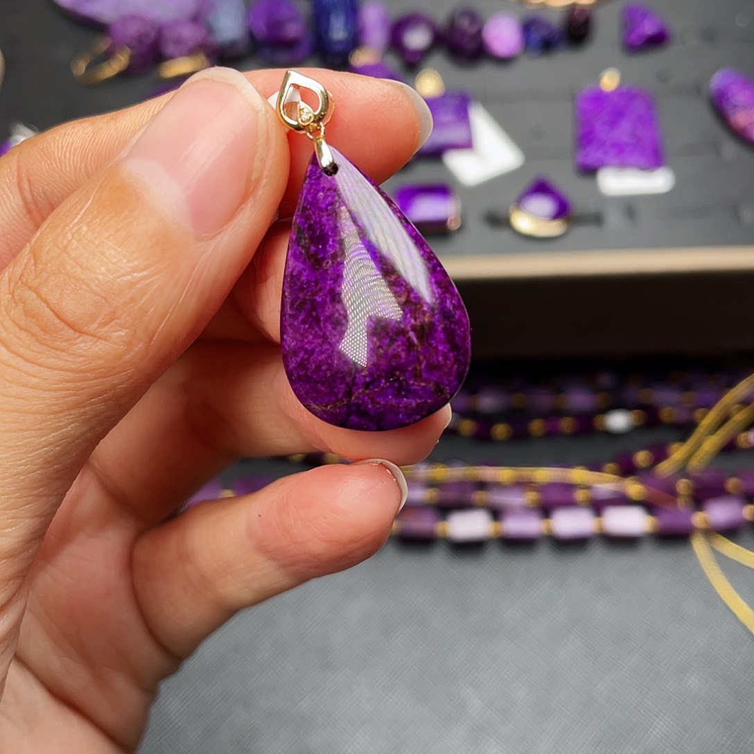 苏纪石（舒俱来）吊坠18K金镶嵌