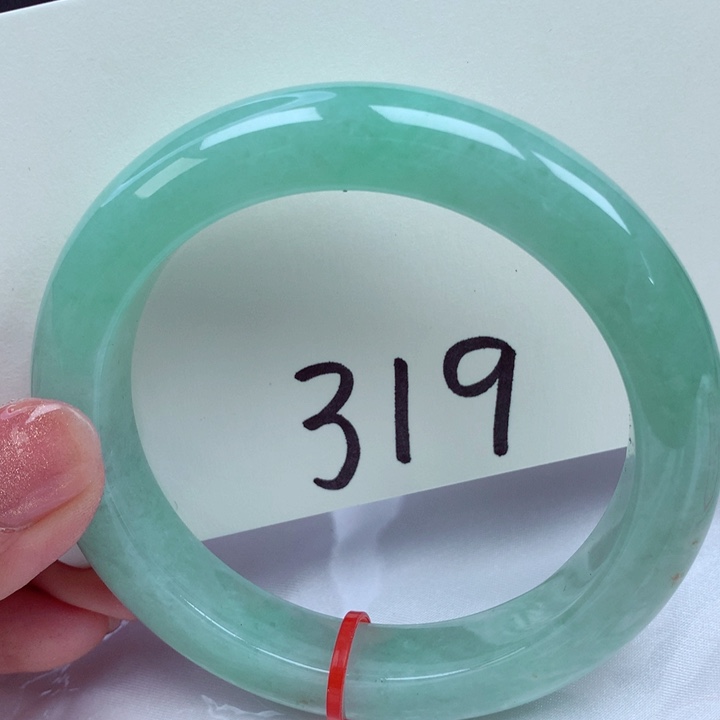 翡翠手镯未镶嵌翡翠