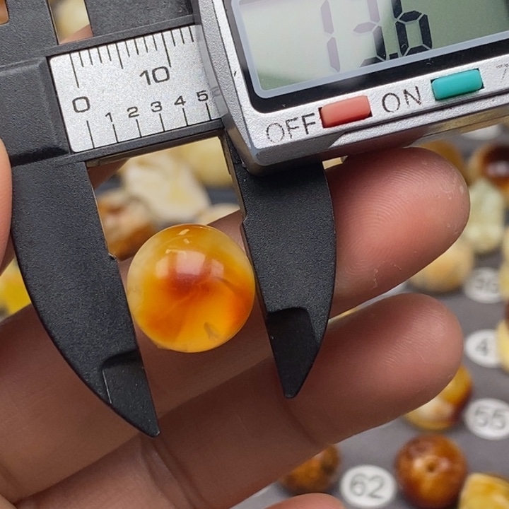 未镶嵌蜜蜡珠宝奇石